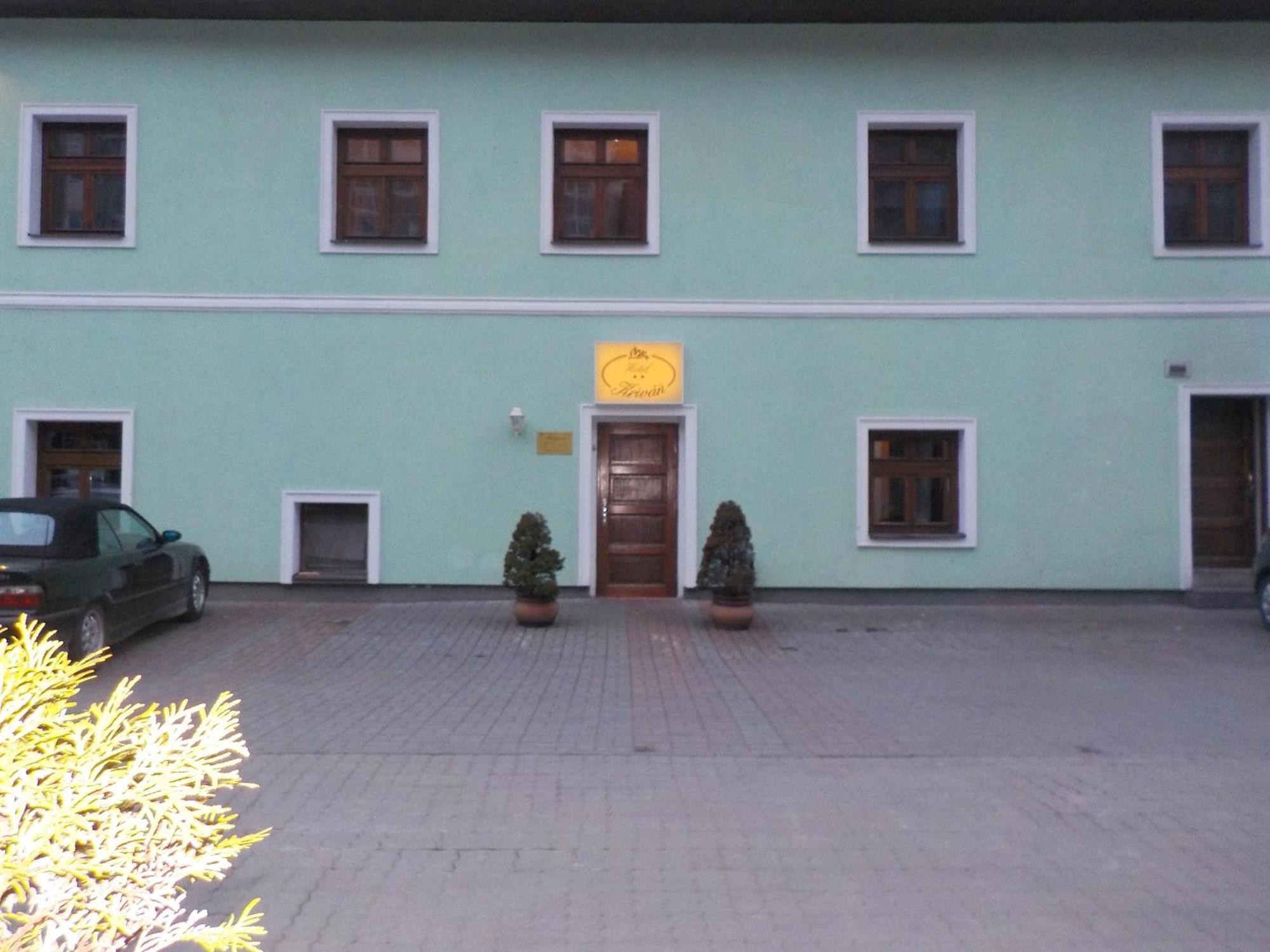 Hotel Kriváň Kysucke Nove Mesto Esterno foto